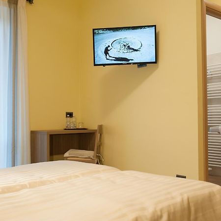 Hotel Ristorante Piccadilly Сантия Экстерьер фото