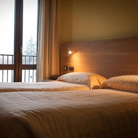 Hotel Ristorante Piccadilly Сантия Экстерьер фото