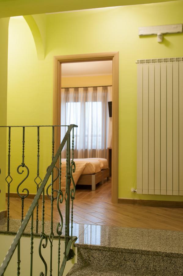 Hotel Ristorante Piccadilly Сантия Экстерьер фото